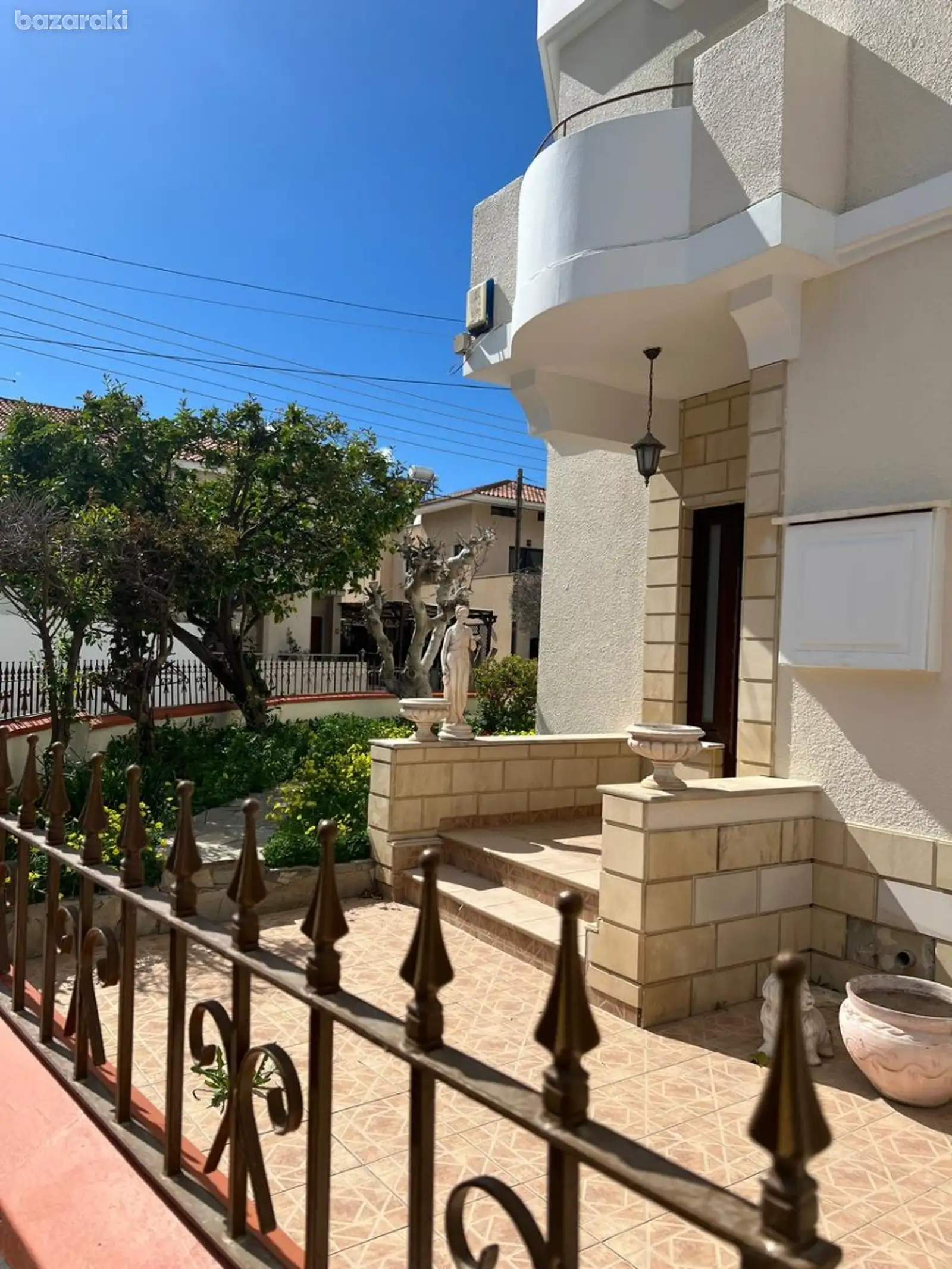 House, 3 bedrooms — 2