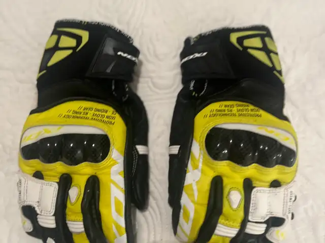 Ixon rs ring and ixon rs4 air gloves, clover+dainese, Limassol — Limassol - Neapolis