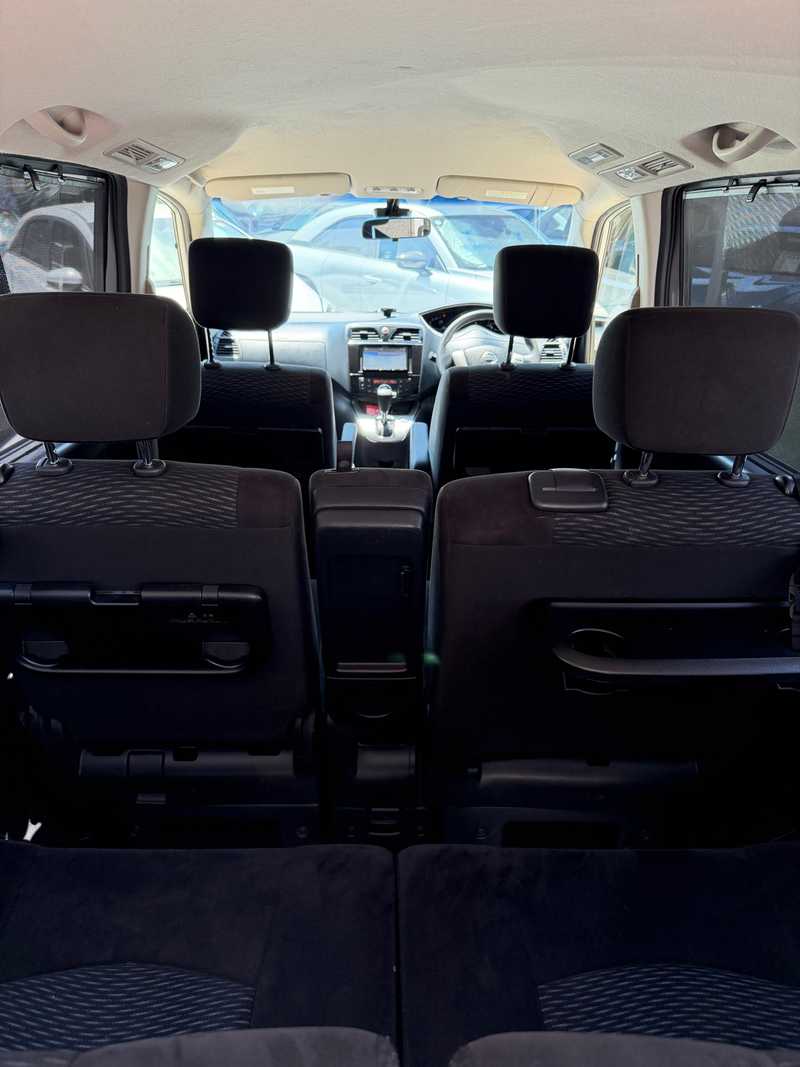 2015 Nissan Serena 2,0L 2015 Cyprus
