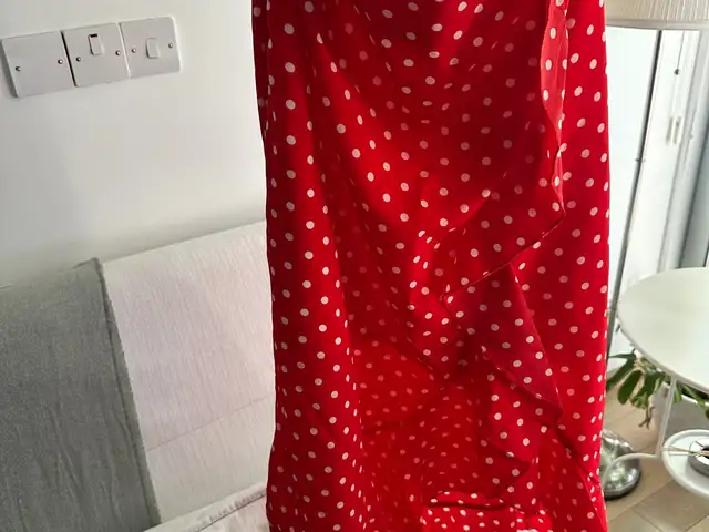 Red polka dot crop top and skirt, Επαρχία Λευκωσίας — Αγλαντζιά
