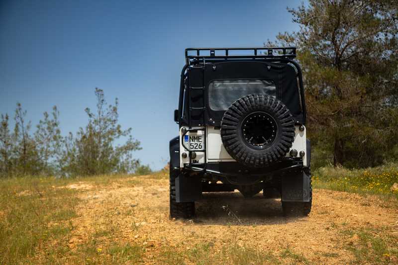2003 Land Rover Defender 2,5L 2003 Cyprus