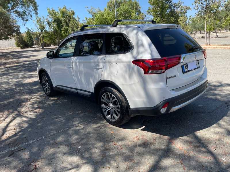 Mitsubishi Outlander 2,4L 2016