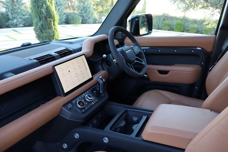 2024 Land Rover Defender 5,0L 2024 Cyprus