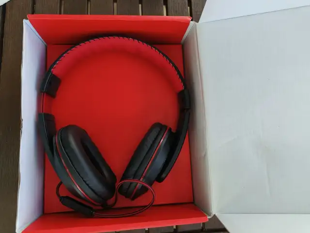 Headphones NEW, Paphos — Paphos - Agios Theodoros