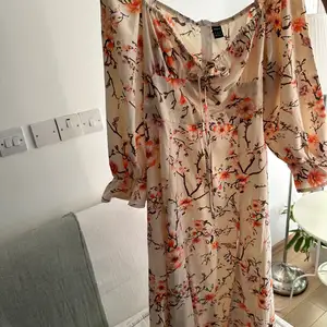 Long spring dress with a slit, Nicosia — Aglantzia