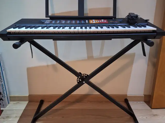 Yamaha psr-f51 keyboard with stand, Nicosia — Egkomi