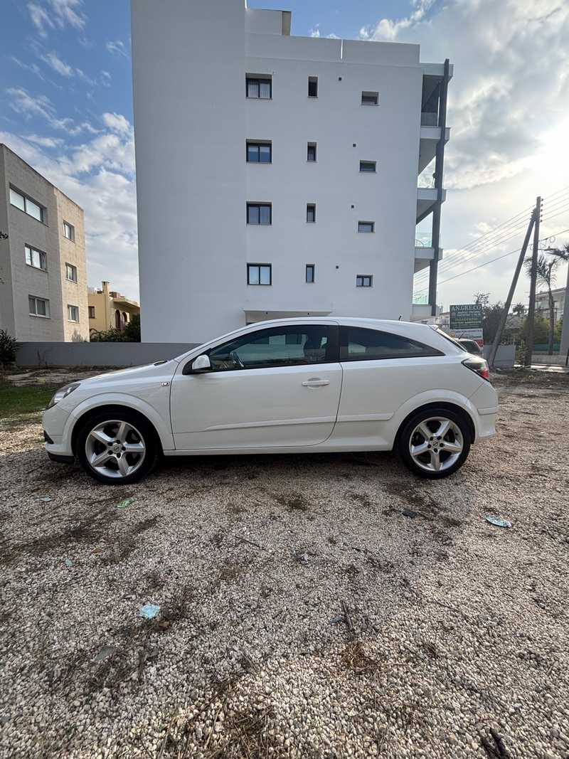 2010 Opel, Vauxhall Astra 1,6L 2010 Cyprus