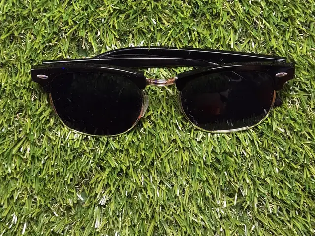 Sunglasses black & gold frame dark tinted lenses retro vintage eyewear, Limassol — Agios Ioannis Lemesou