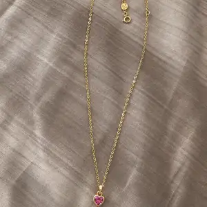 Elegant gold necklace with pink heart pendant, Larnaca — Livadia Larnakas