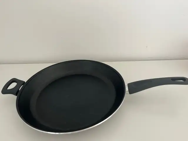 Ikea frying pan 32cm, Nicosia — Egkomi