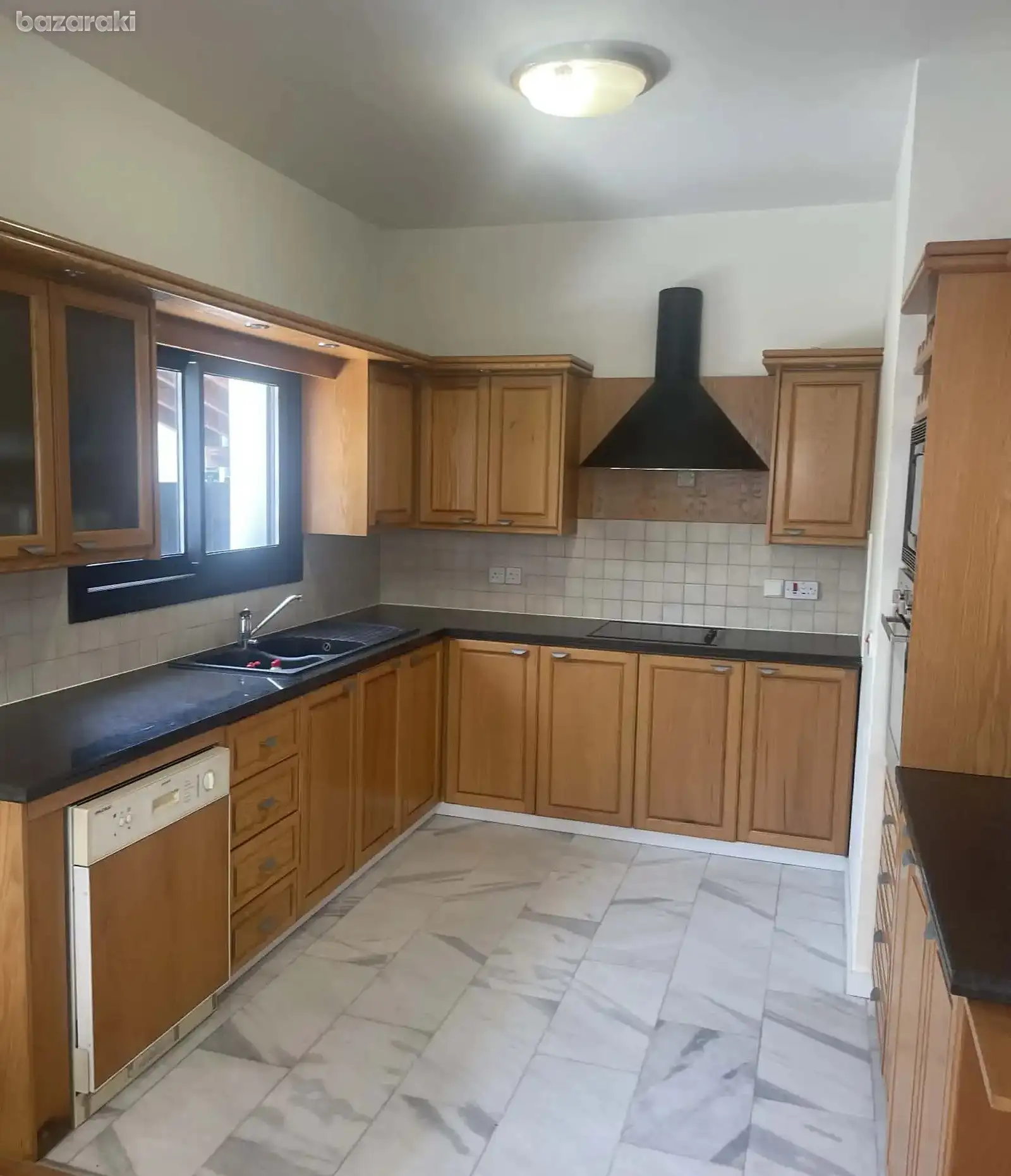 House, 5 bedrooms — 3