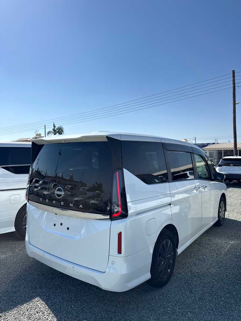 2023 Nissan Serena 2,0L 2023 Cyprus