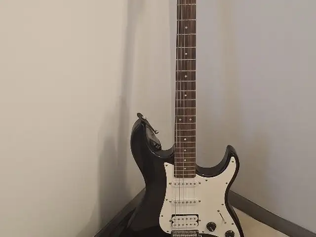 The guitar is in good condition and comes with a case, Nicosia — Agios Dometios - Agios Georgios