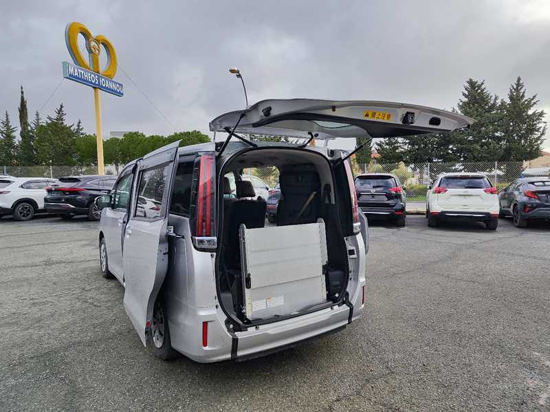 Toyota Noah 2,0L 2021