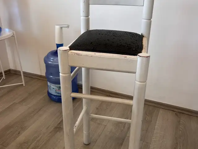 White bar chair with a backrest and black woven seat, Επαρχία Λεμεσού — Γερμασόγεια