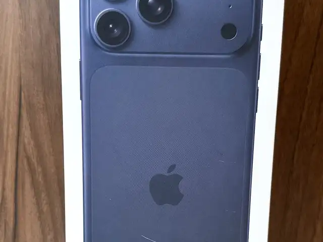 Iphone 17 pro max | brand new | 256gb | deep blue | 100 battery | box & cable, Limassol — Erimi