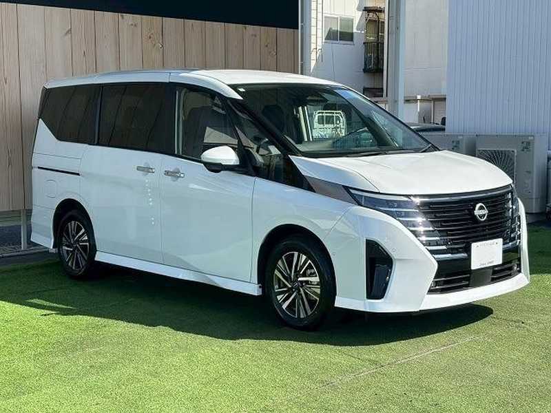 Nissan Serena 2,0L 2024