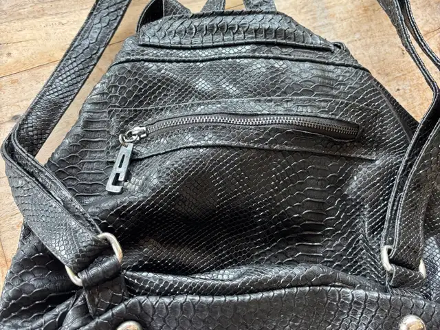 Designer back pack, Nicosia — Dali