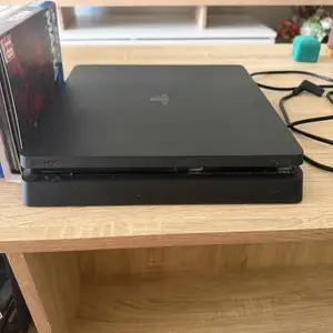 Ps4 slim good work no problem i have this ps4 from 2018+15 games, Larnaca — Larnaka - Finikoudes