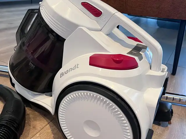Brandt bagless 700w vaccum cleaner, Limassol — Limassol - Tsiflikoudia