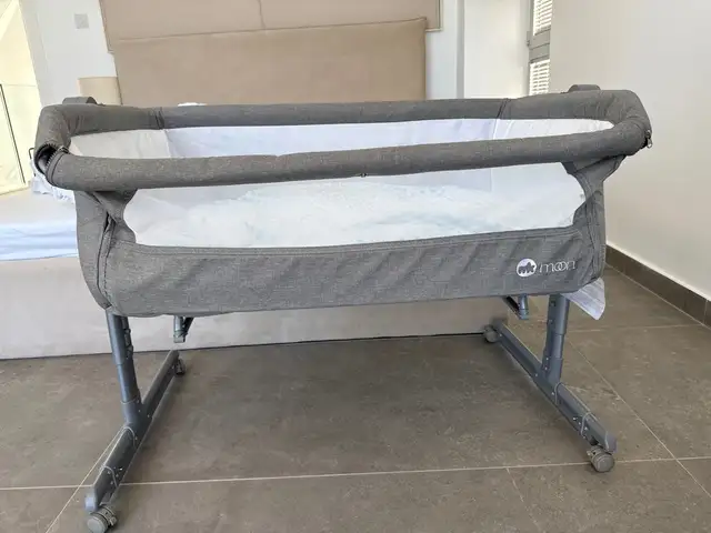 Baby bed with mosquito guard and height adjustable, Επαρχία Πάφου — Πέγεια