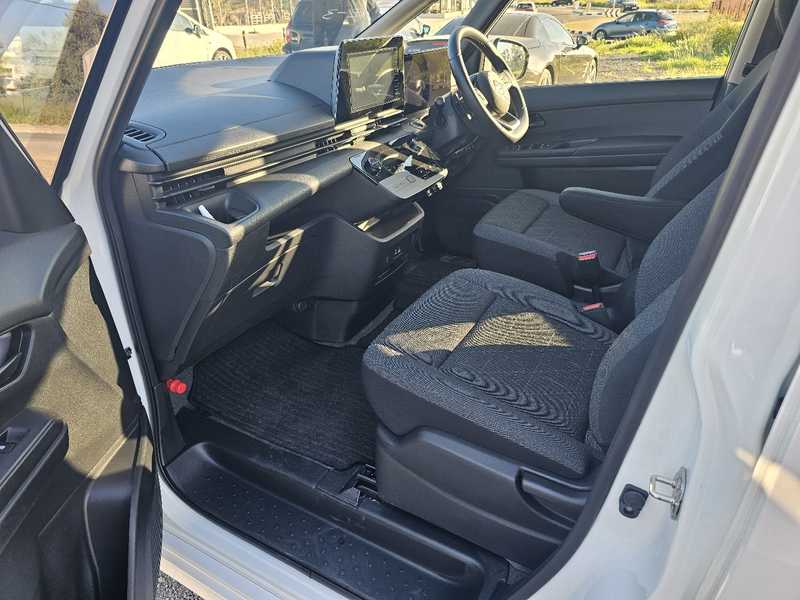 2023 Nissan Serena 2,0L 2023 Cyprus