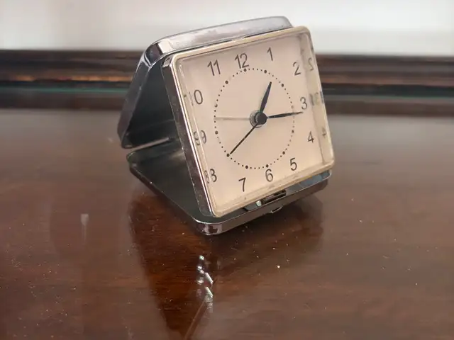 Vintage 1960s foldable travel alarm clock, stainless steel - great condition, Επαρχία Πάφου — Paphos - Άγιος Θεόδωρος