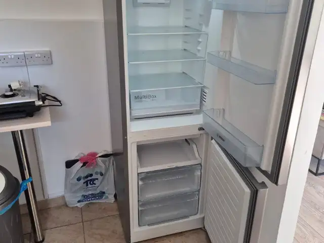 Fridge, Επαρχία Λεμεσού — Λεμεσός - Μέσα Γειτονιά