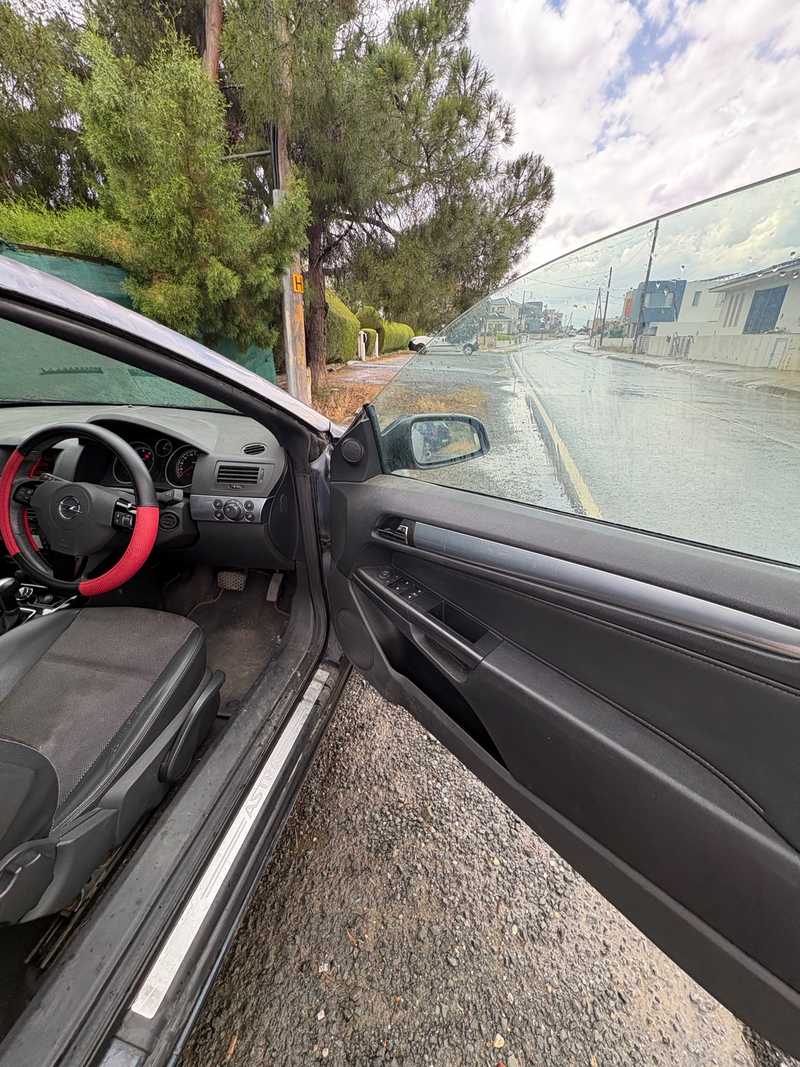2009 Opel, Vauxhall Astra 1,8L 2009 Cyprus