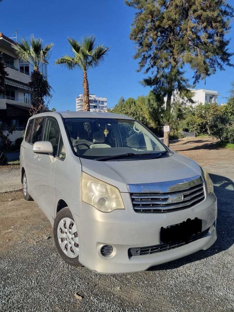 2015 Toyota Noah 1,6L 2015 Cyprus