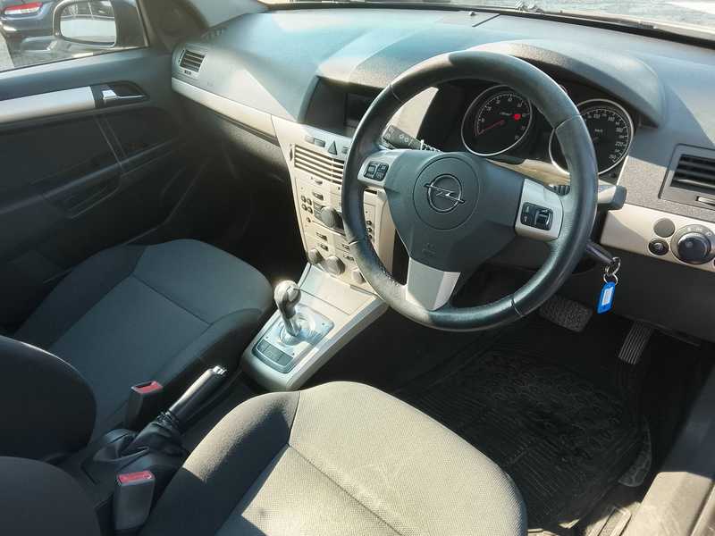 2009 Opel, Vauxhall Astra 1,6L 2009 Cyprus