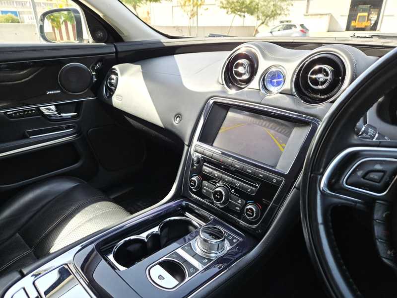 2013 Jaguar XJ 2,0L 2013 Cyprus