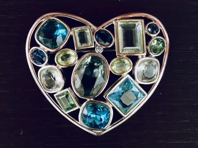 Genuine original swarovski multi-color crystals heart brooch, Επαρχία Λάρνακας — Περιβόλια Λάρνακας