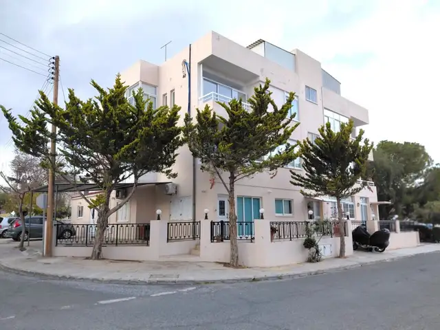 3-bedroom apartment for sale, Paphos — Paphos - Agios Theodoros