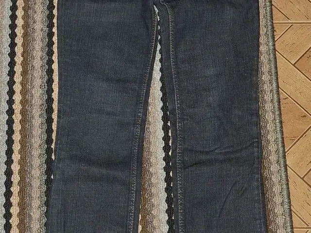 Tommy Hilfiger jeans W26L30. In very good clean condition, Επαρχία Λάρνακας — Αραδίππου - Απόστολος Λουκάς