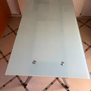 Γυάλινο γραφείο 160 x 80 με νίκελ ρυθμιζόμενα πόδια, κατάλληλο για φοιτητές, Επαρχία Λευκωσίας — Στρόβολος - Άγιος Δημήτριος