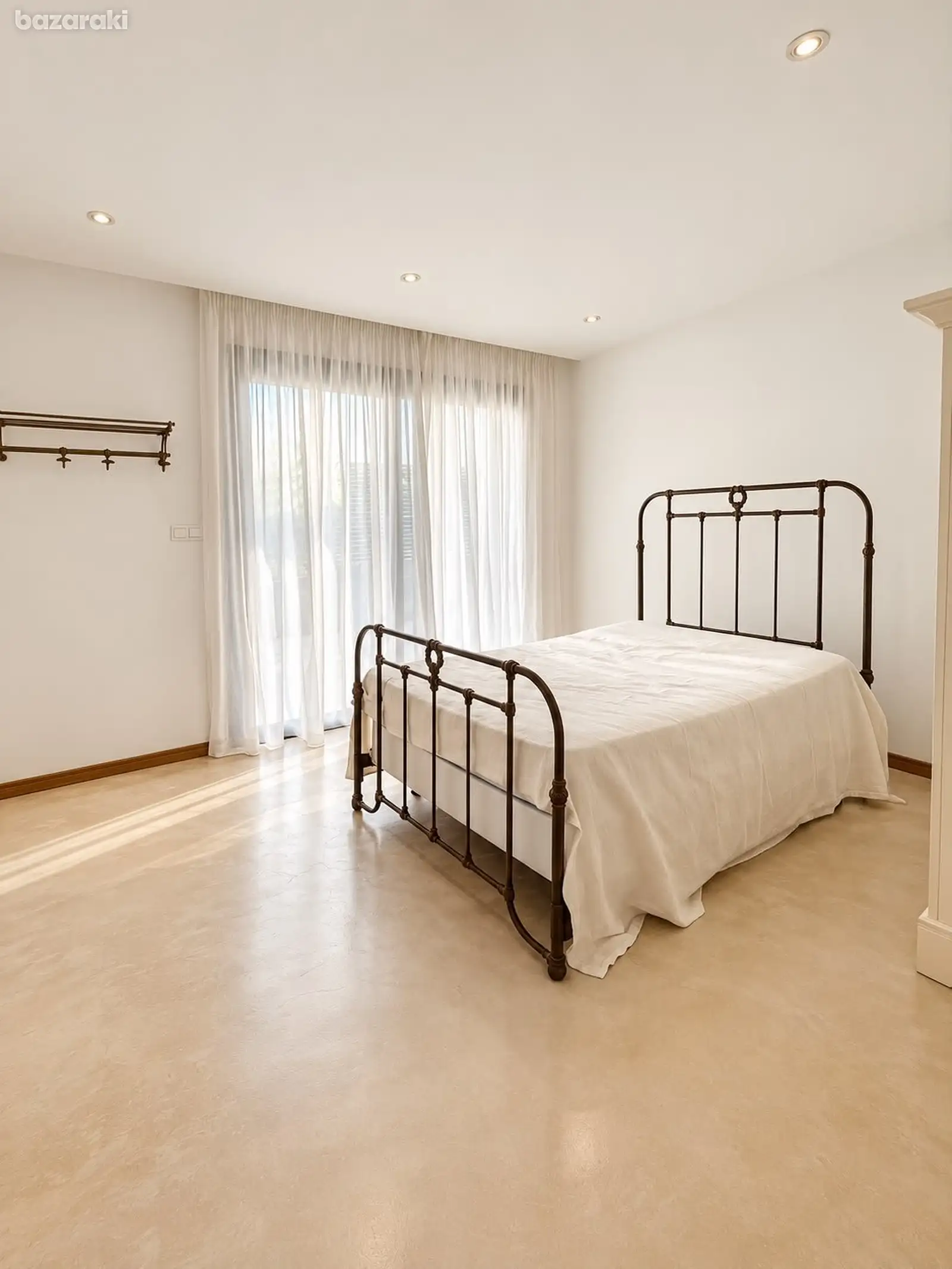 House, 5 bedrooms — 8