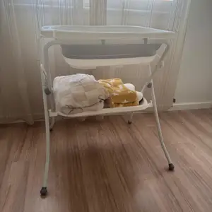 Baby bathtub and changing table. chipolino., Limassol — Germasogeia
