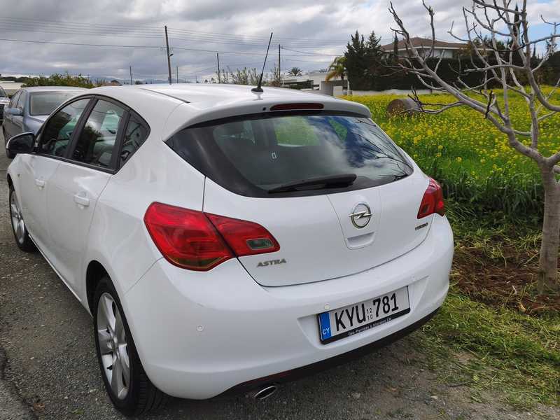 2011 Opel, Vauxhall Astra 1,4L 2011 Cyprus