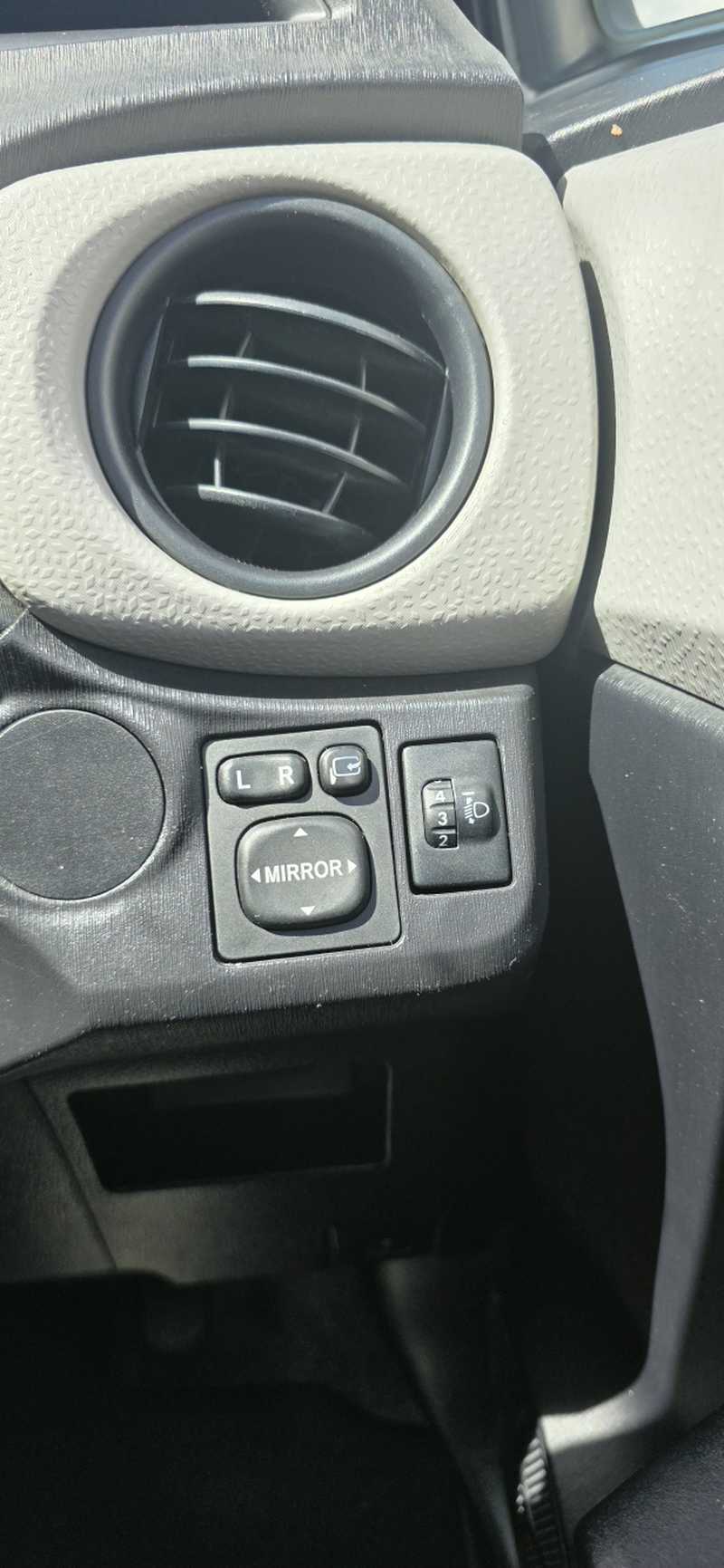 2012 Toyota Vitz 1,3L 2012 Cyprus