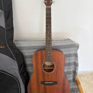 Acoustic guitar 1 month of use, Επαρχία Λεμεσού — Άγιος Αθανάσιος
