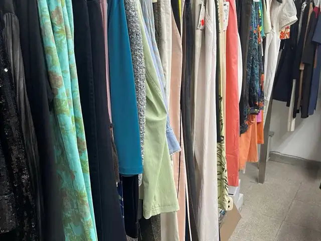 Stock branded ενδυματων & ειδων υψηλης ποιοτητας, Larnaca — Larnaka - Skala