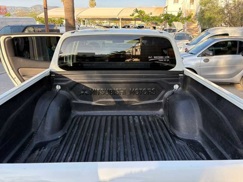 2017 Mitsubishi L200 2,4L 2017 Cyprus