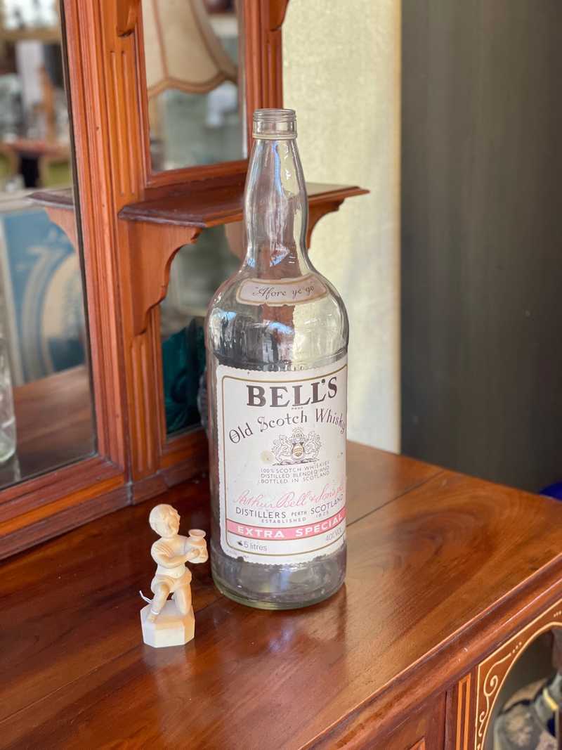 Vintage bells old scotch whisky bottle 4.5l extra special €70
