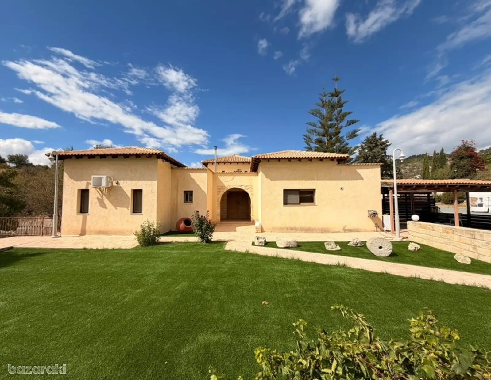 House, 3 bedrooms — 2