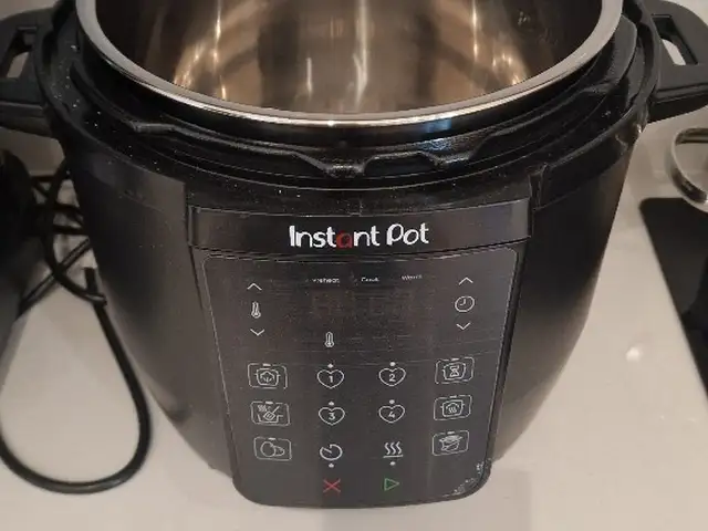 Instant pot barely used twice, Nicosia — Aglantzia