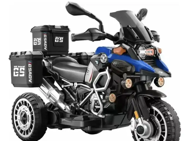 παιδική ηλεκτροκίνητη μηχανή τύπου BMW GS Adventure, σχεδιασμένη ως τρίτροχο σκο, Επαρχία Λάρνακας — Αραδίππου - Απόστολος Λουκάς