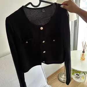 Black cardigan, Επαρχία Λευκωσίας — Αγλαντζιά