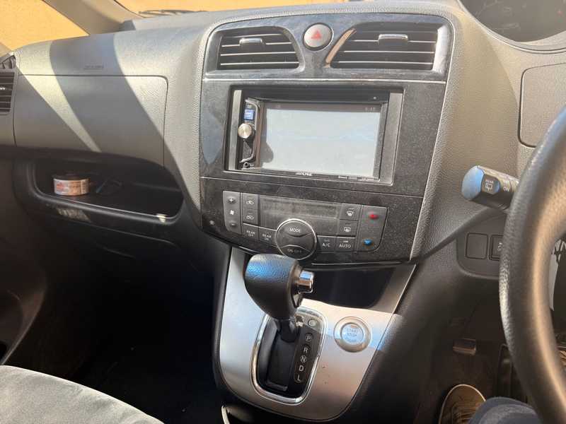 2015 Nissan Serena 2,0L 2015 Cyprus