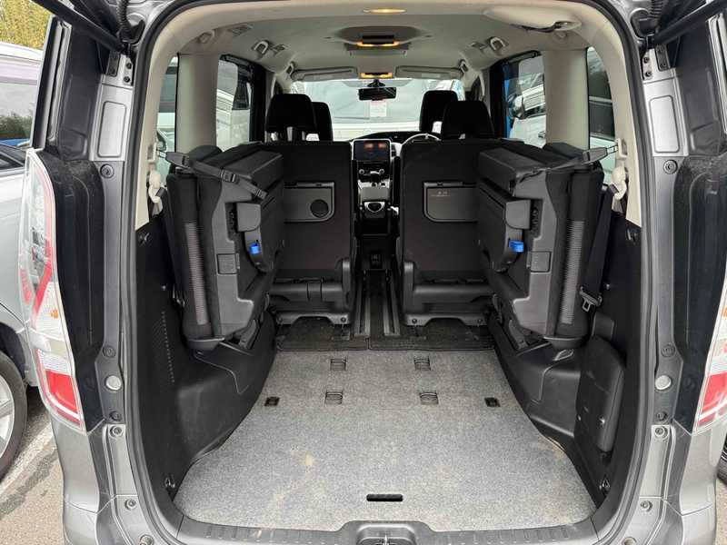 2022 Nissan Serena 2,0L 2022 Cyprus